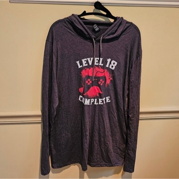 Anvil Lightweight Long Sleeve Hooded T-Shirt Grey says "Level 18 Complete" Large - Picture 4 of 4